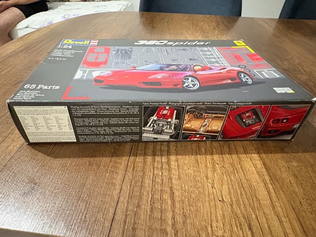 Revell 360 spider 65 parts - 3
