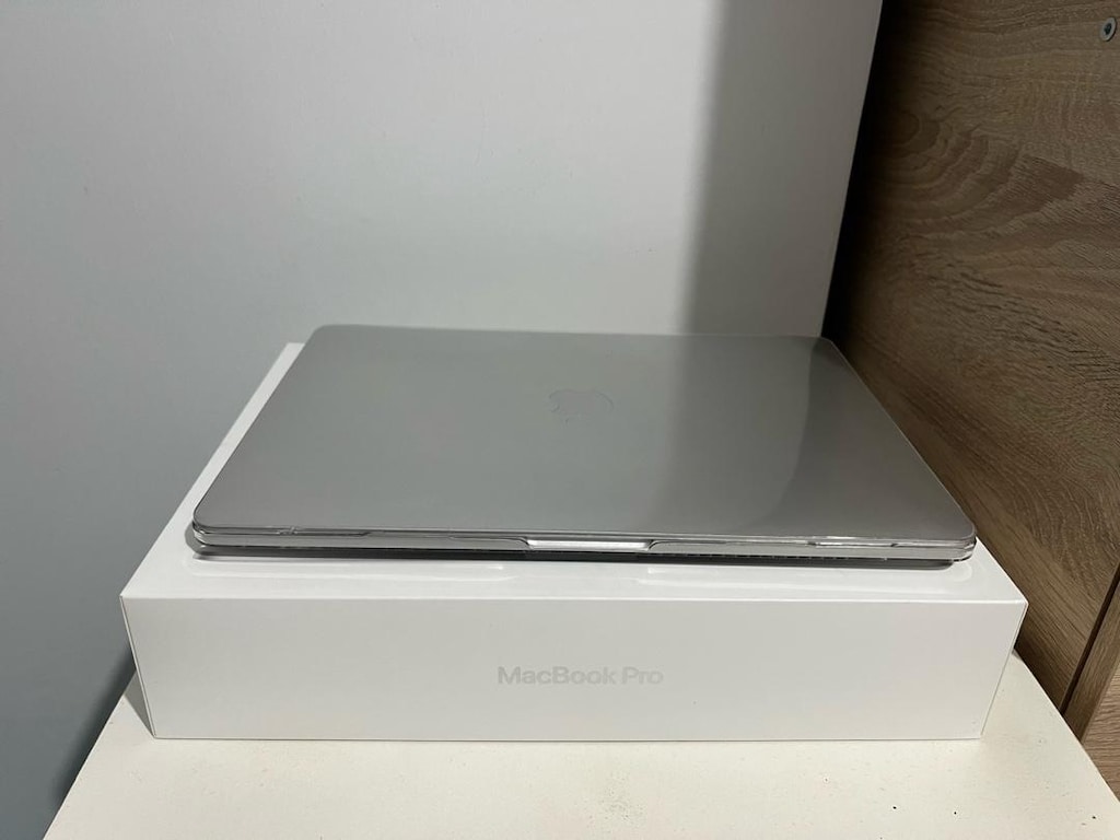 MacBook Pro M2 8GB, 256GB - 5
