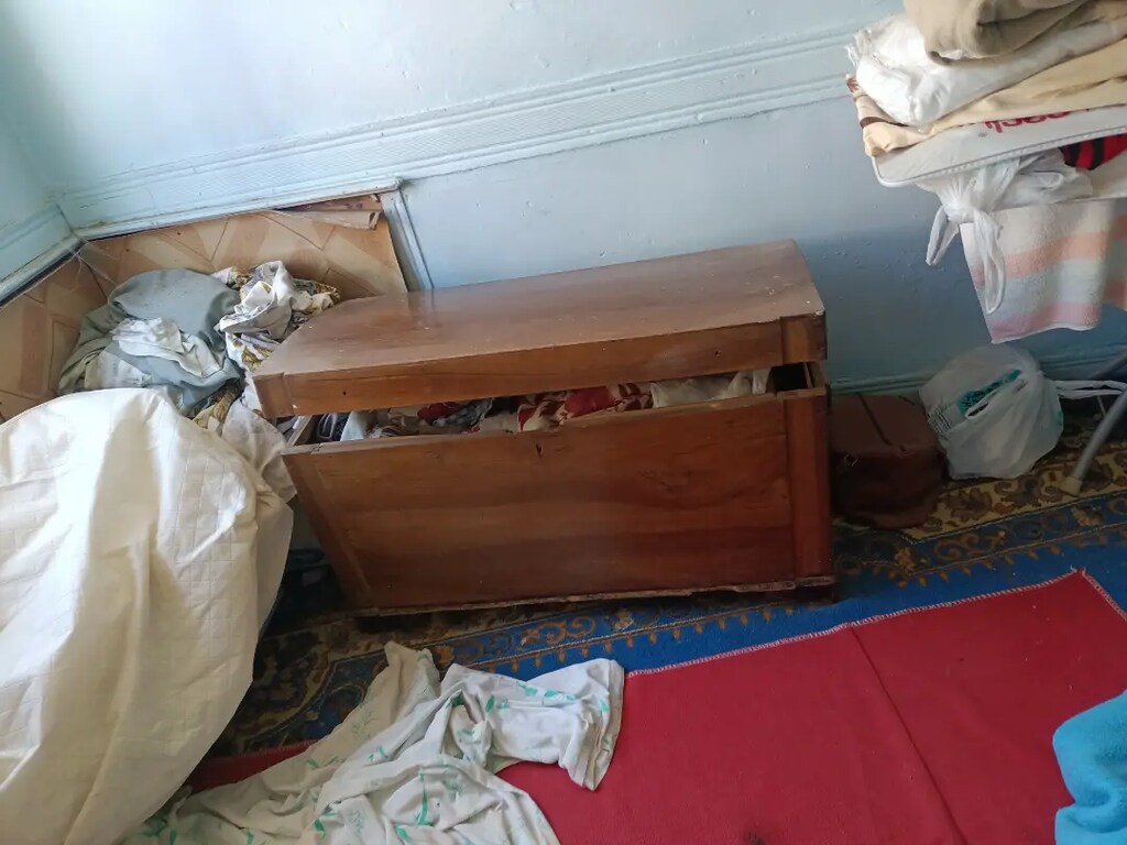Çok eski sandık en az 70 yıllık ceviz ağacından. - 2