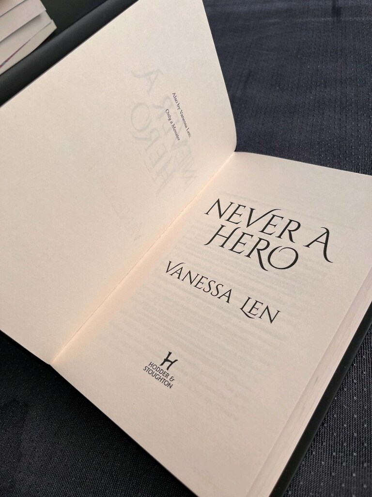 Never a Hero İngilizce Fantazi Kitap - 4
