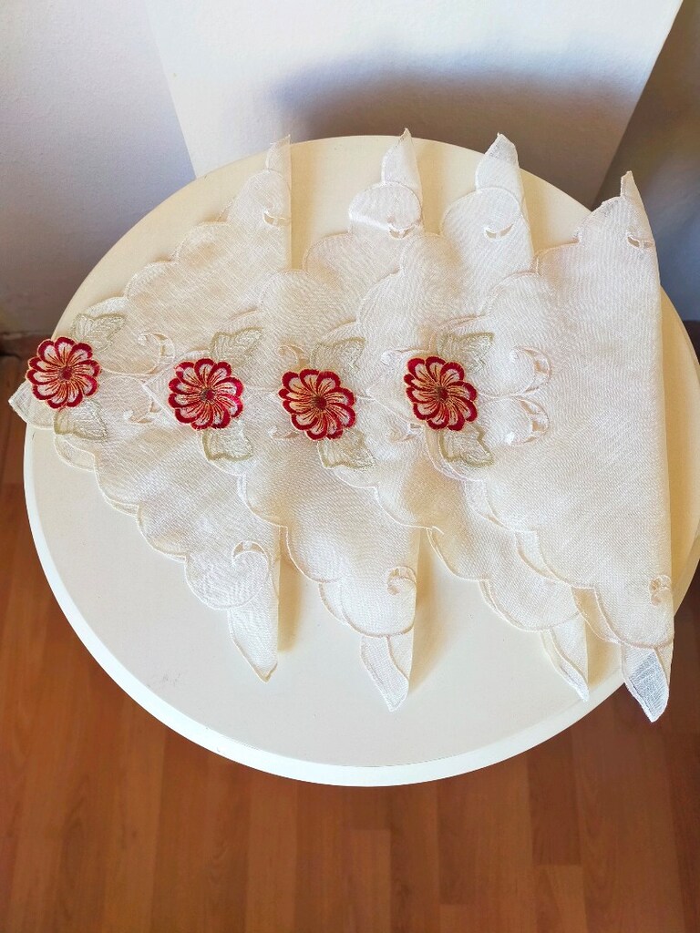 El Emeği İğne Oyalı 4 Adet Örtü. - 2