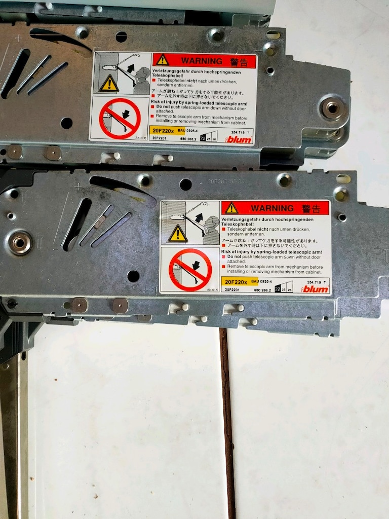Blum Aventos HF katlanır kapak kaldırma mekanizmaları serisinin 20F220 - 6