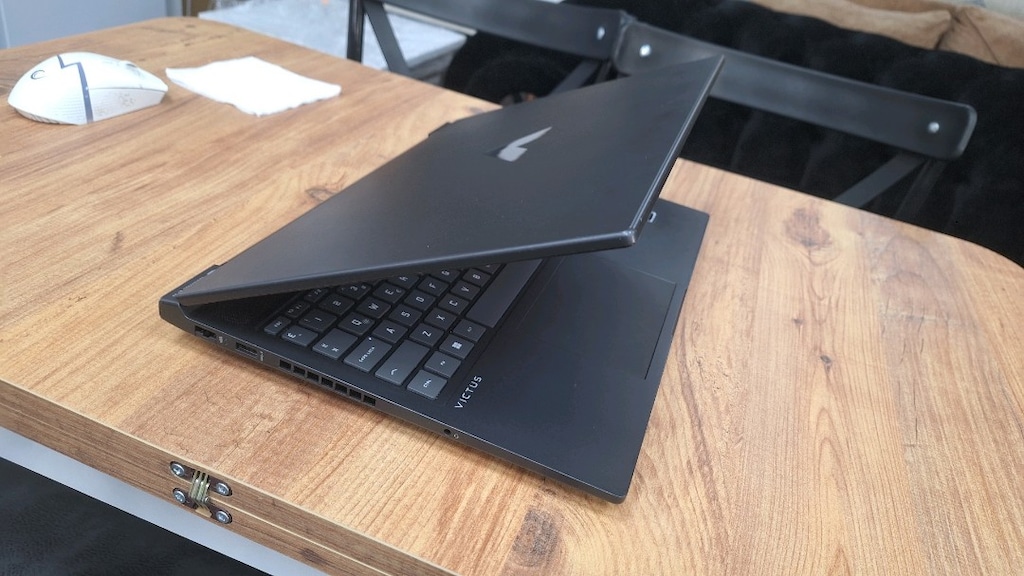 HP Victus 16 Gaming Laptop Ryzen 5 7640HS 16GB RAM 512GB - 8