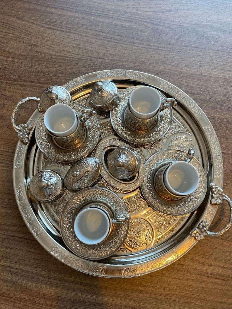 gümüş kahve fincanı şejerlik ve 2 tepsi dahildir