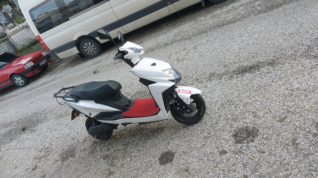 Sıfır Ayarında Elektrikli Scooter - 275 KM - Temiz ve Masrafsiz - 4