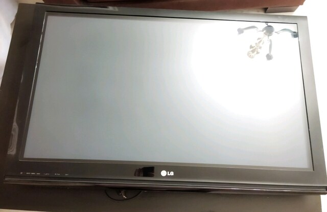LG 42PQ2000 Televizyon + Askı Aparatı