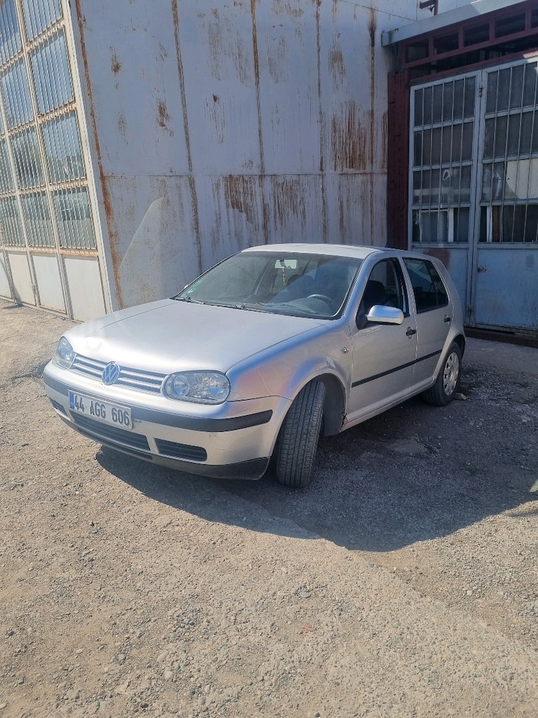 2003 model golf - 2