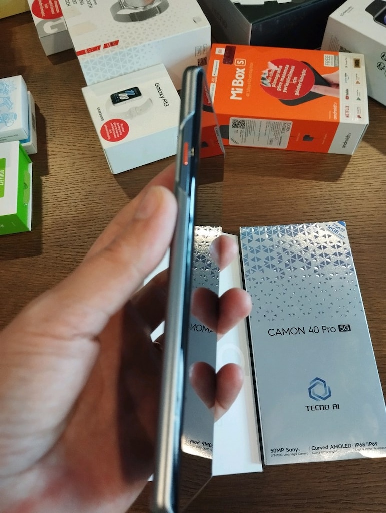 Tecno camon 40 pro 5 g - 6