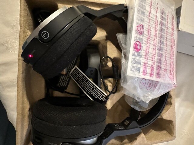 Sony MDR-RF811RK Kablosuz Kulak Üstü Kulaklik