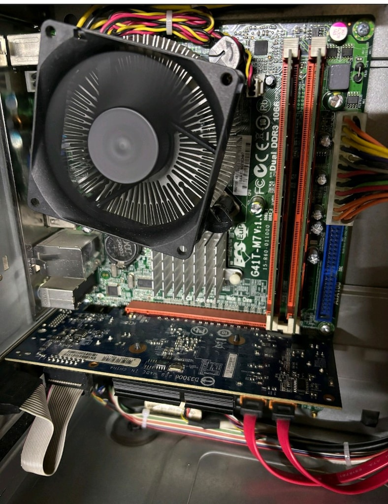 E5500, 1GB GF210 NVIDIA EKRAN KART, 4GB RAM, 320GB HDD - 4