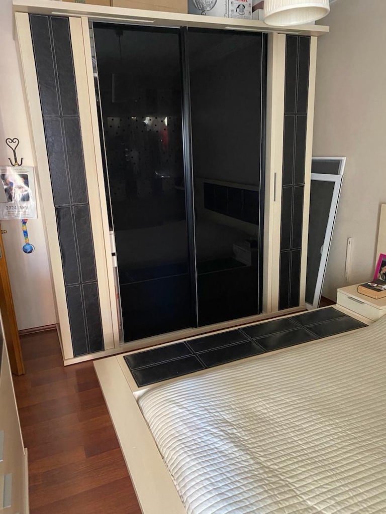 Siyah ve krem rengi yatak odası takımı - yeni ve modern - 3