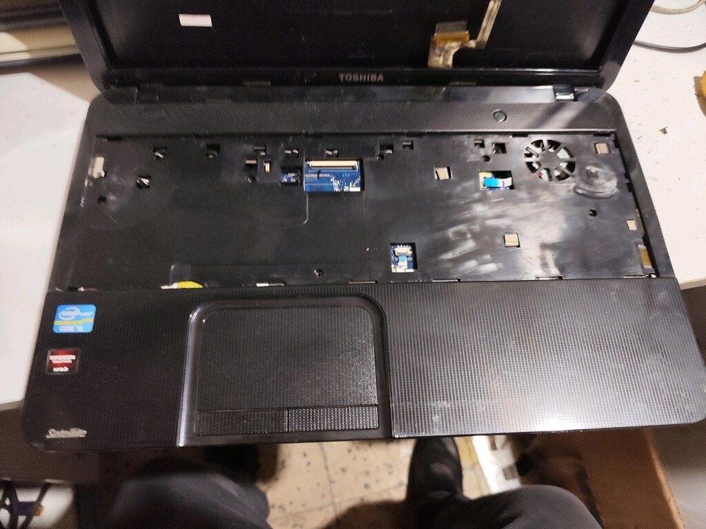 Toshiba satelite l850 sadece kasa omple - 2