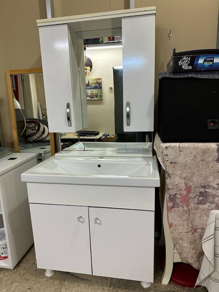İŞYERİ BANYO OFİS YAZLIK KÖY EVİ AYNALI DOLAPLI KAPAKLI TAKIM SIFIR DE - 4