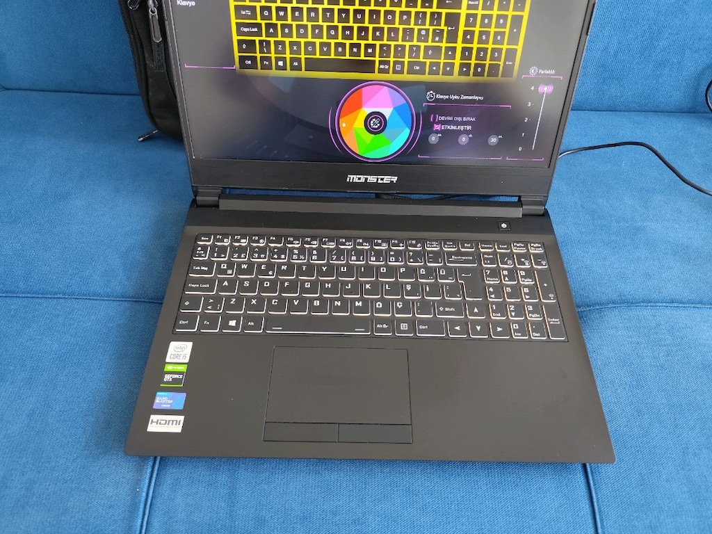 İ5 10200H + 4 GB GTX 1650 Ti + 8 GB + 512 SSD - 9