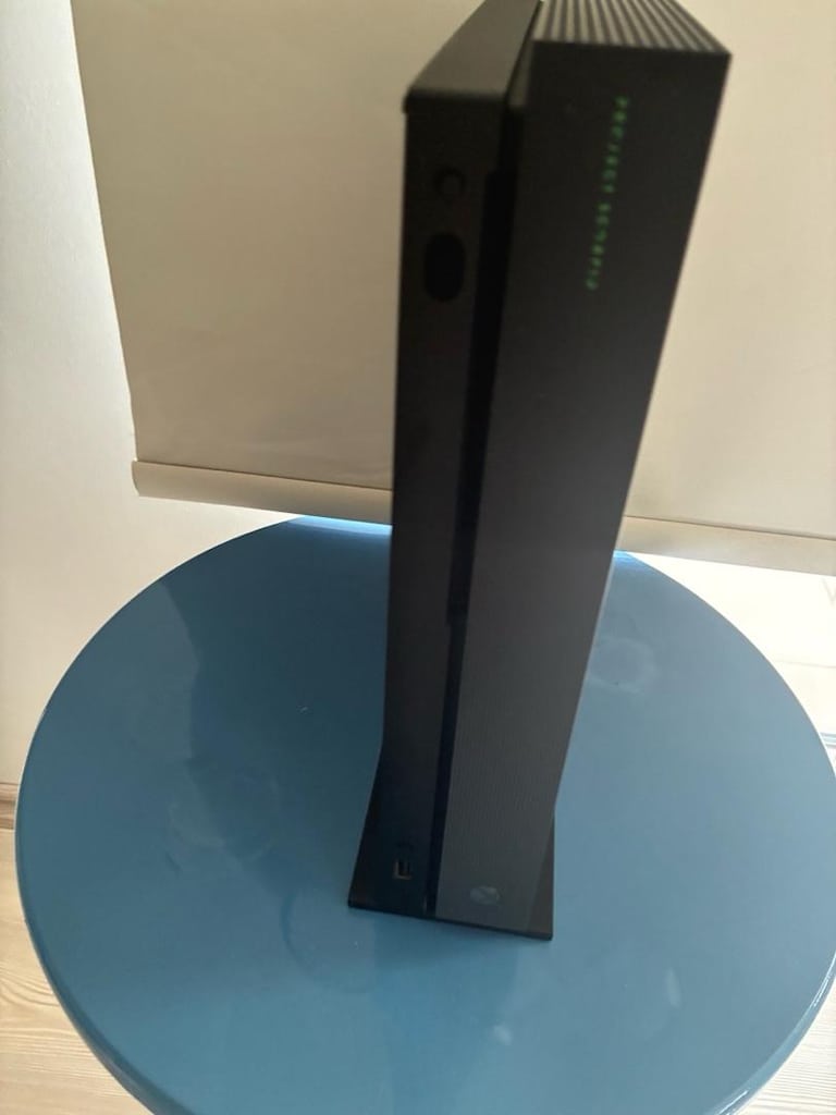 Xbox One X Project Scorpio Edition 1TB (Sadece Konsol) - 2