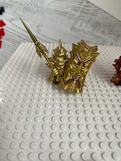 Lego Tower Knight altın minifigürü - 4