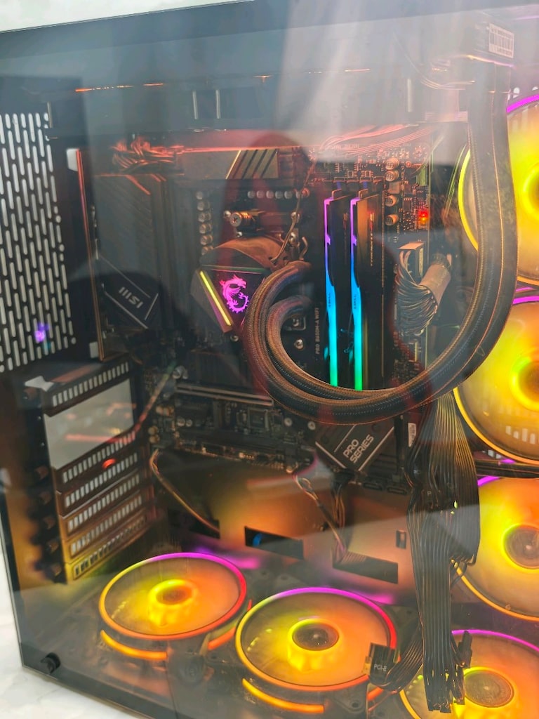 Ryzen 9 7900X3D 1 TB SSD 32 GB DDR5 RAM - 2
