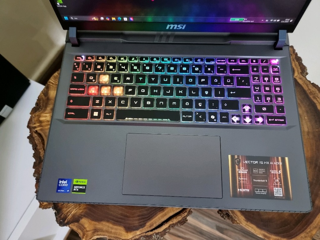 Msi Vector üst Düzey Ultra 9-275HX İŞLEMCİ RTX 5070Tİ 12 GB E.K - 6