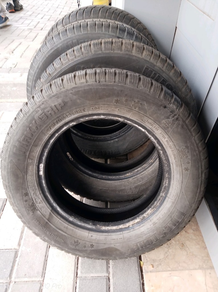 175/70R 13 4adet 2020 1'sezon kullanılmış sıfır gibi lastikler altinda - 2