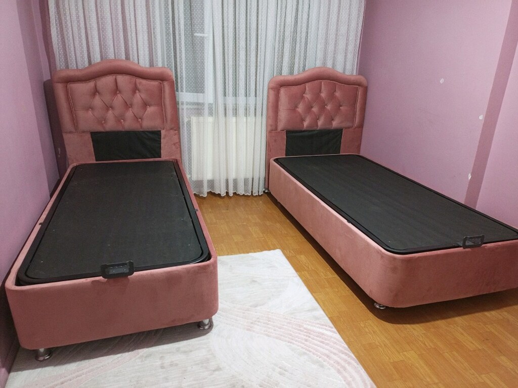 Pembe baza başlık