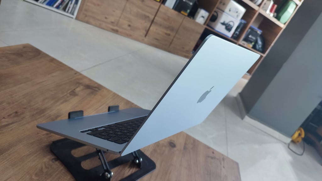 M4 İŞLEMCİ 16GB RAM.256GB SSD, PİL DEVRİ 32,15 İNCH EKRAN BOYUTU - 5