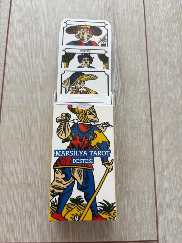 ÇEŞİTLİ Tarot Kartları, kitaplar, taşlar, astroloji - 7