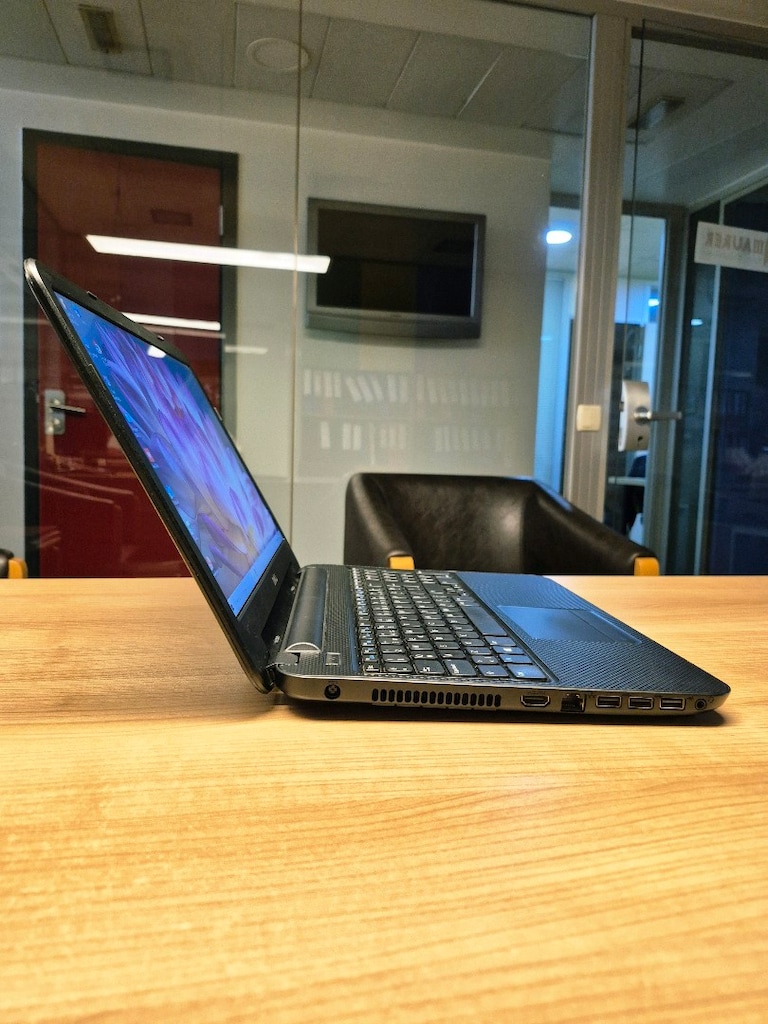 Laptop DELL i5 İşlemci 256GB SSD 8GB Ram Pili Sağlam - 3