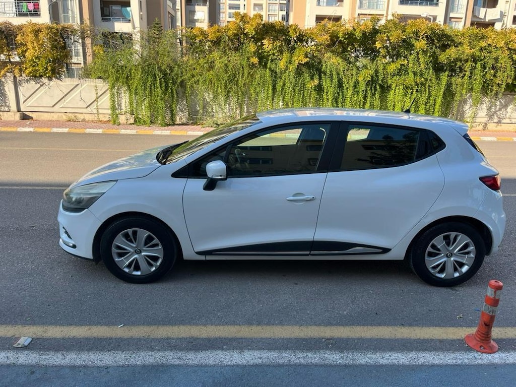 Beyaz Renault Clio - 4