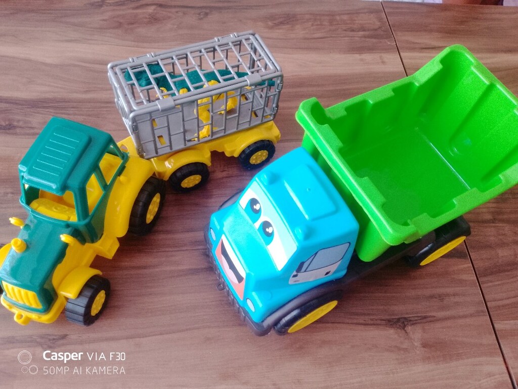 Oyuncak kamyon ve traktör dinozorlu - 3