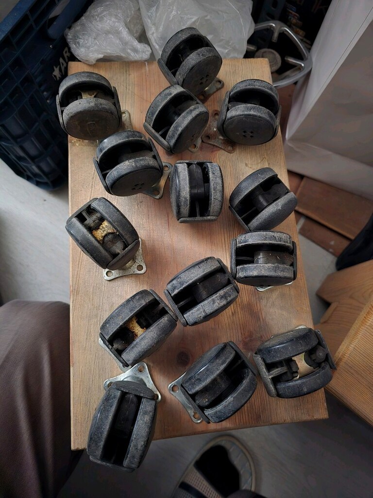 Gri Mobilya Tekerlekleri Seti 14 adet kullanmış - 3