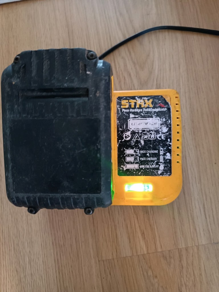 Staxx Power American Type 24V 5AH Şarz aleti ve batarya - 2