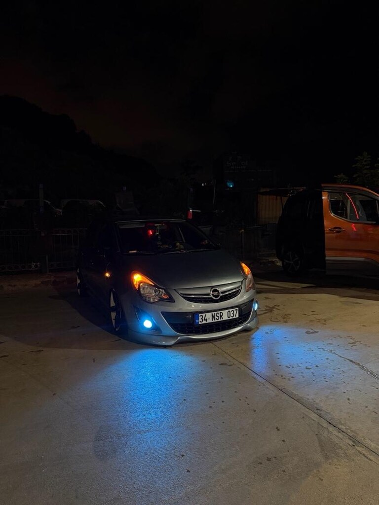 2012 Corsa Essentia - 11
