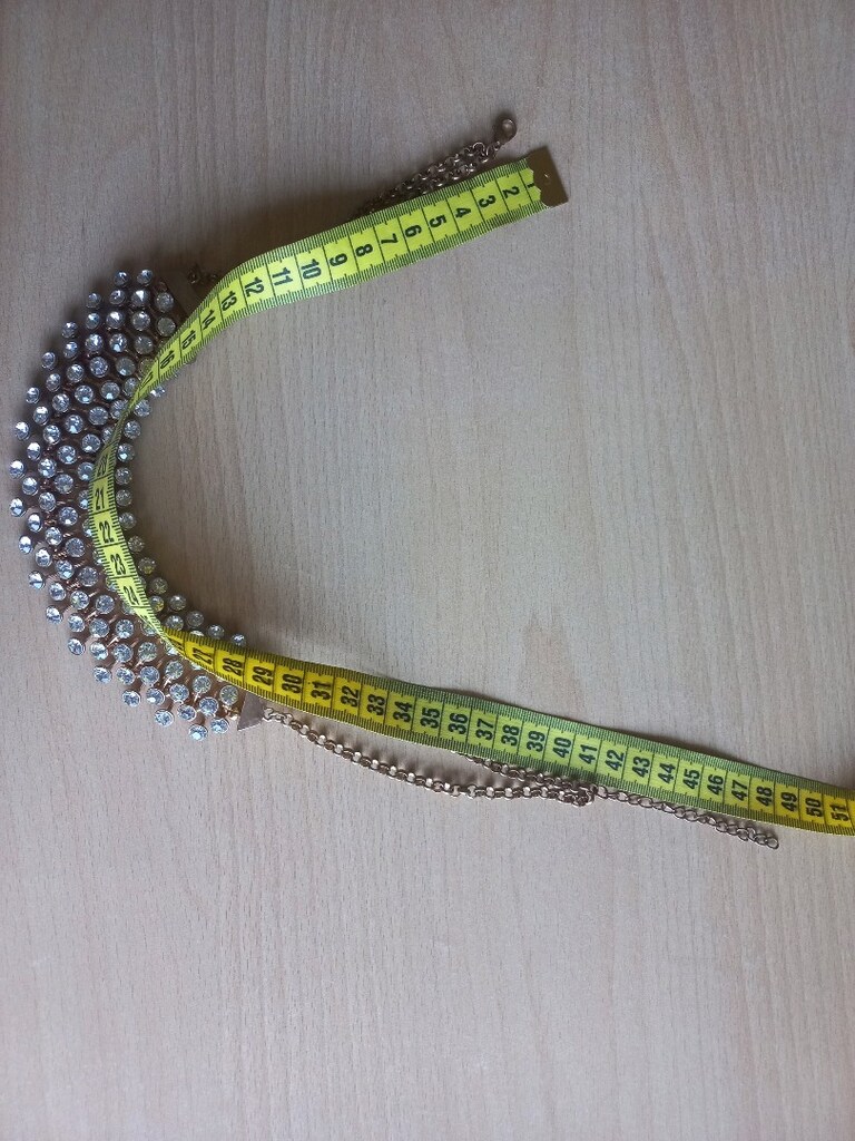 Göz Alıcı Işıltı: Kristal Taşlı Gold Gerdanlık Kolye - 6