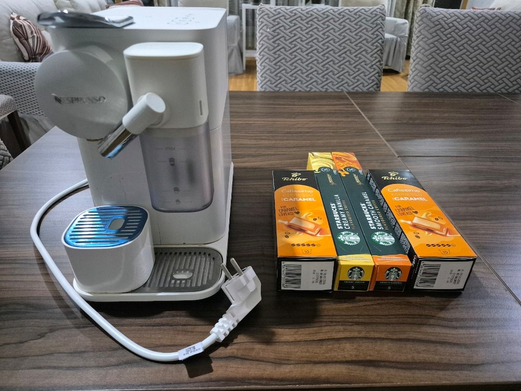 Nespresso F121 Latissima One Süt Çözümlü Kahve Makinesi - 2