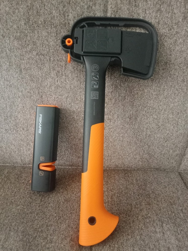 Fiskars parçalama baltası x7 ve bileme aparatı - 2