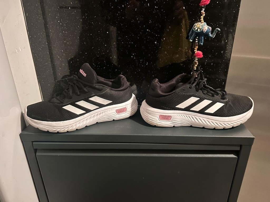 az kullanılmış orjınal Adidas kosu ayakkabısı