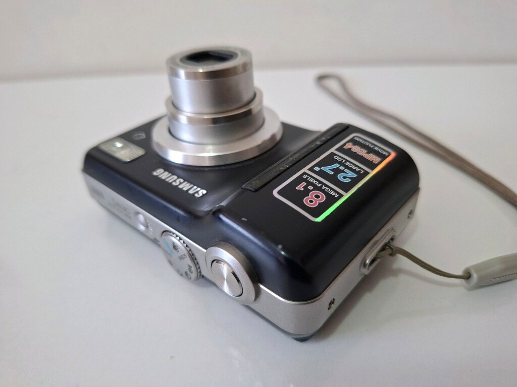Samsung S830 Dijital Fotoğraf Makinesi 8.1 Megapiksel 3x Zoom Siyah - 2