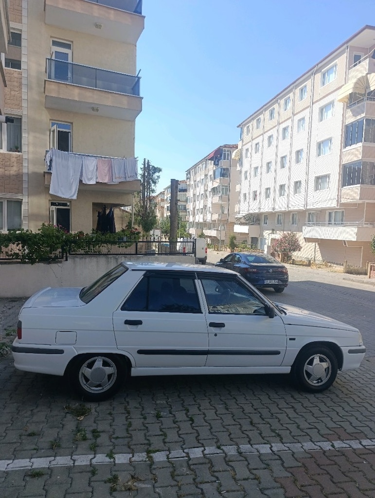 NADİR KALANLARDAN SAFKAN BENZİNLİ 1998 1.4 RNİ BROADWAY - 16
