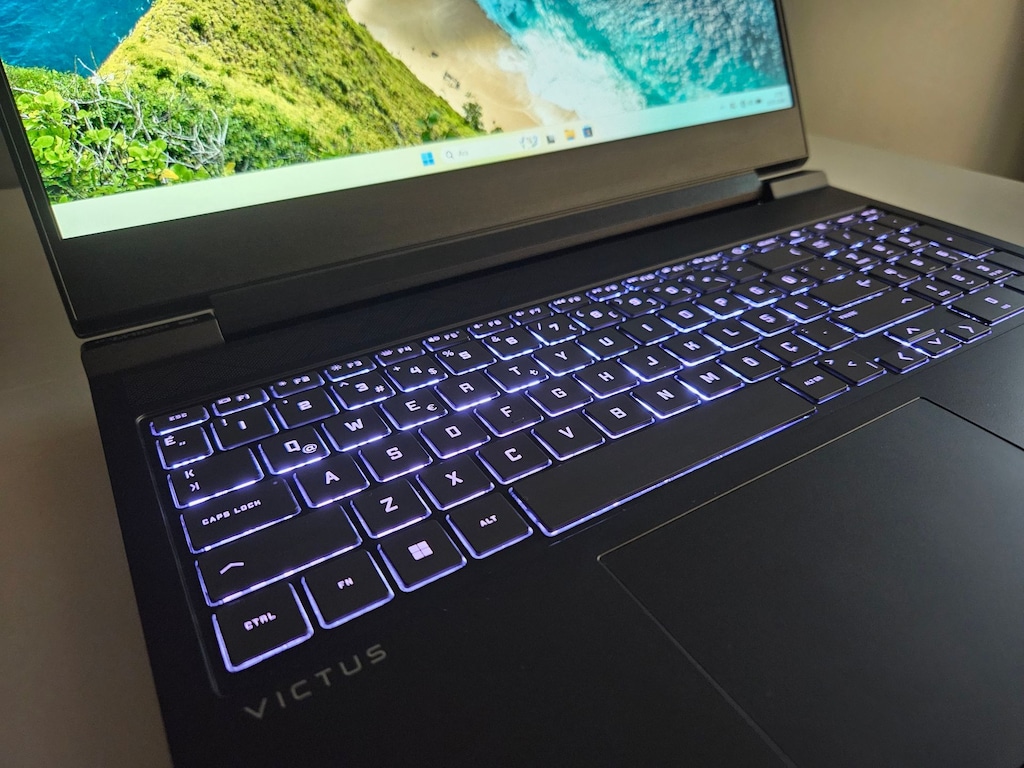 HP VİCTUS + RYZEN 7 7840HS + RTX 4070 8 GB + FATURALI GARANTİLİ - 3