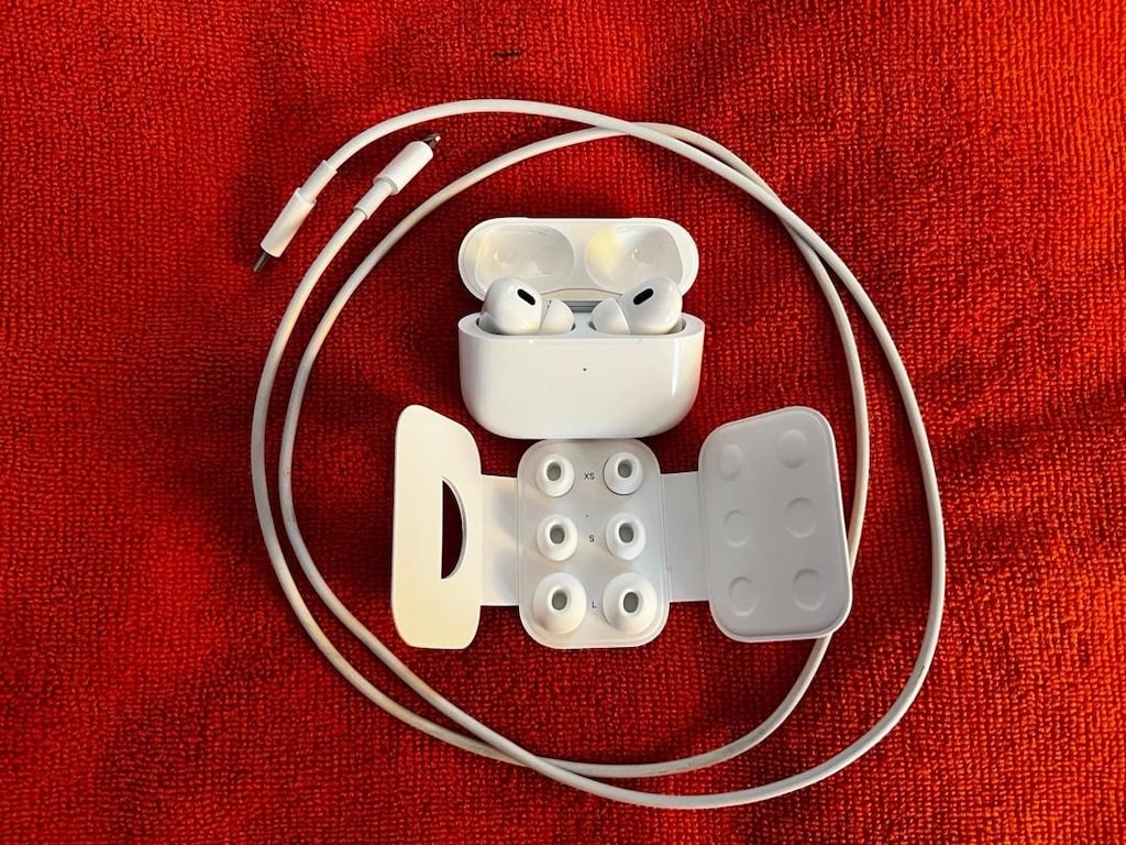 apple airpods pro 2 lightning