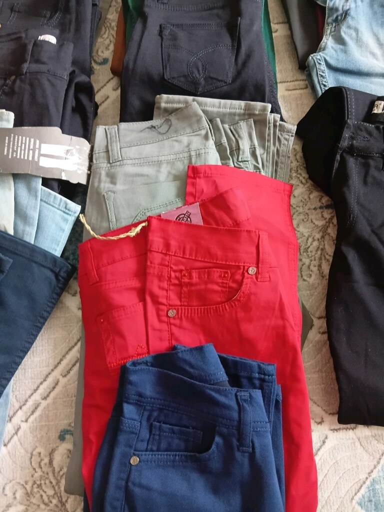genc kiz pantolonlari hepsi sifir etiketleri üzerinde - 4