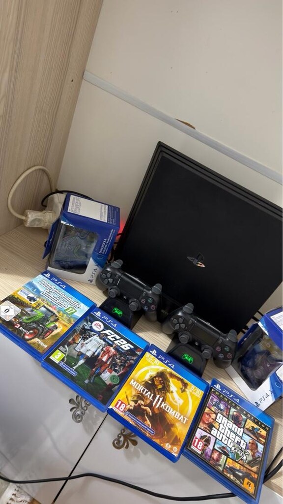PS4 PRO 7216 - 2