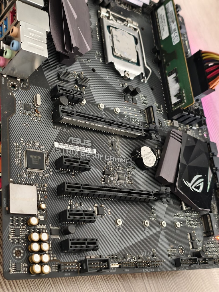 ASUS B250F GAMING - İ3 7100 - 8 GB DDR4 RAM - 10