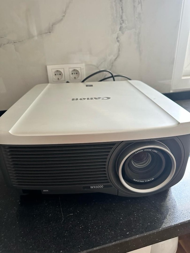 Canon XEED WX6000 Projektör
