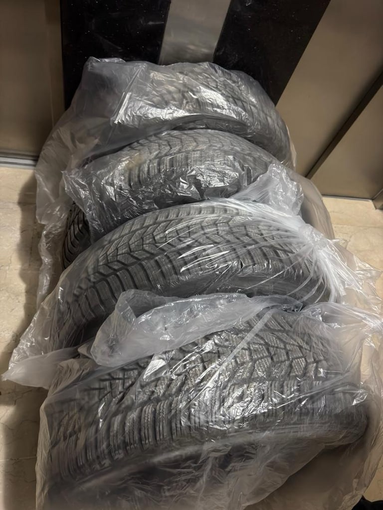 Hankook Kışlık 225/55/19 Tarih:2025/32 .Hafta Üretimi - 4