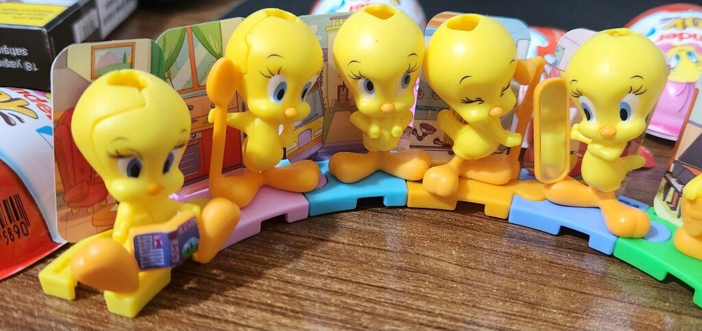 Kinder Joy Tweety Figürleri (Hediyeli) - 4