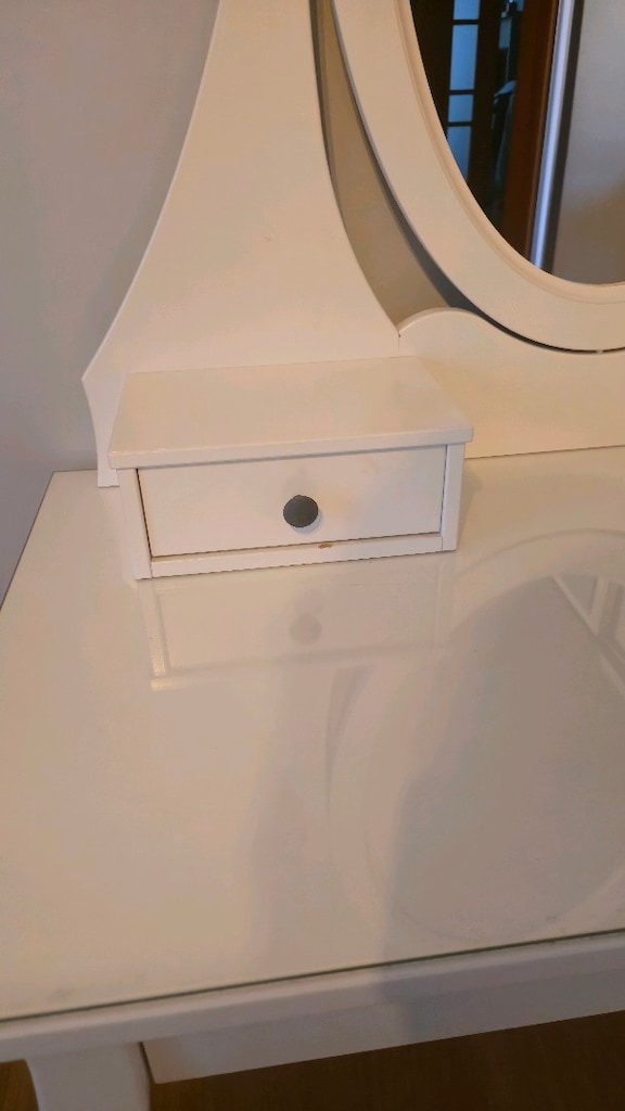 ikea makyaj masası - 3