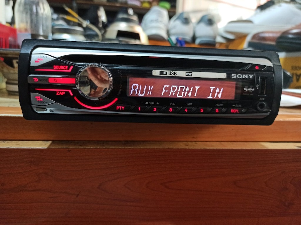 Eski seri Sony USB AUX RADYO CD çift anfi çıkışlı oto teyp sorunsuz - 5