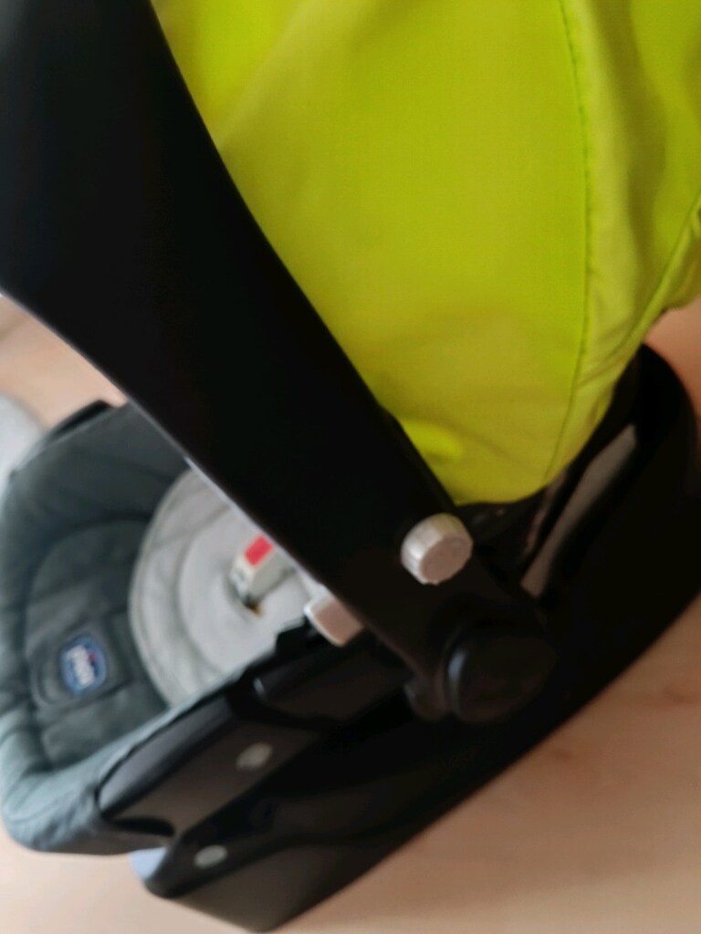 Chicco gri oto koltuğu Ana kucağı 2 parçadan oluşmaktadır - 2