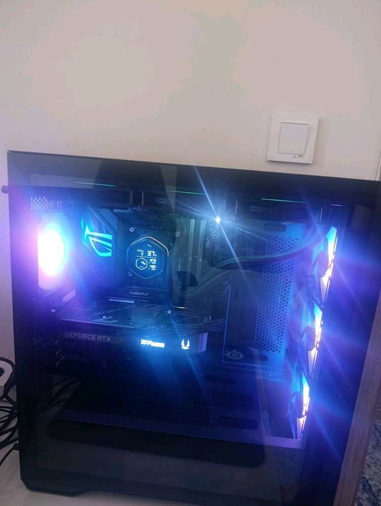 I7 12700KF+RTX 5070+1 TB SSD+32 GB DDR5 RAM+ASUS ROG STRIX Z790-F